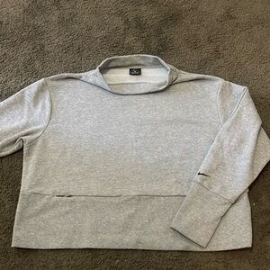 Women’s Nike dry fit crop sweatshirt